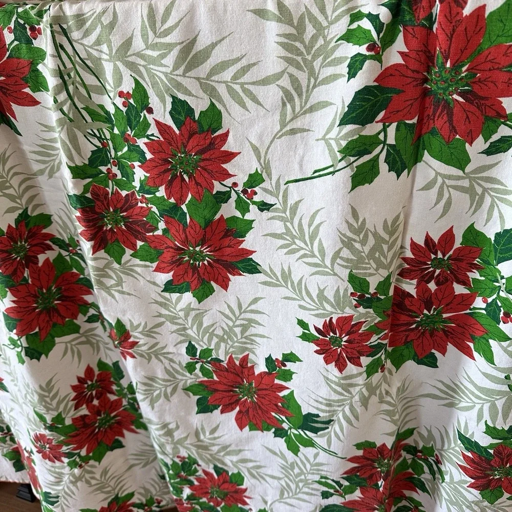 VTG Poinsettia Christmas Tablecloth 70x56